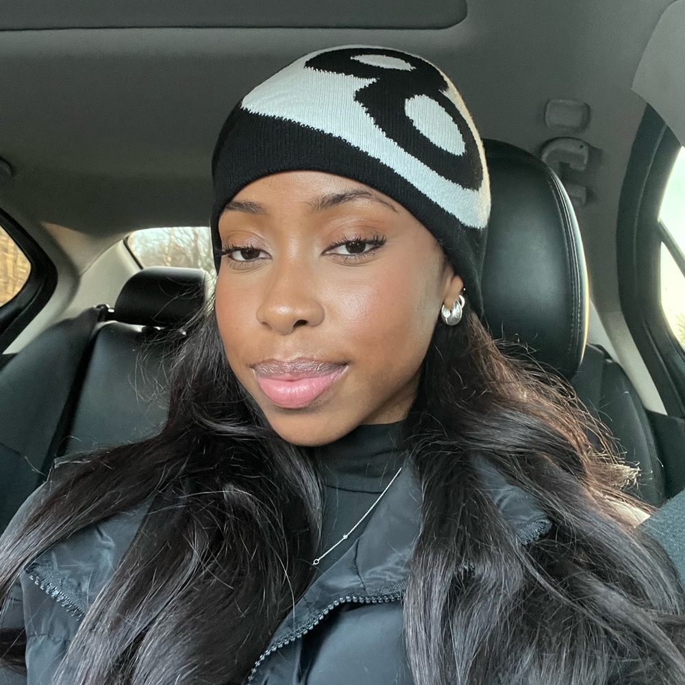 Meet your Posher, Monique